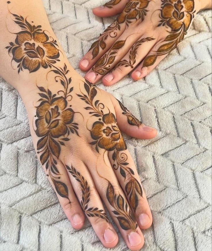 instagram mehndi design back hand