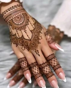 instagram mehndi design back hand