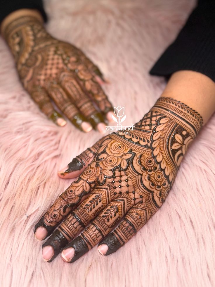 instagram mehndi design back hand