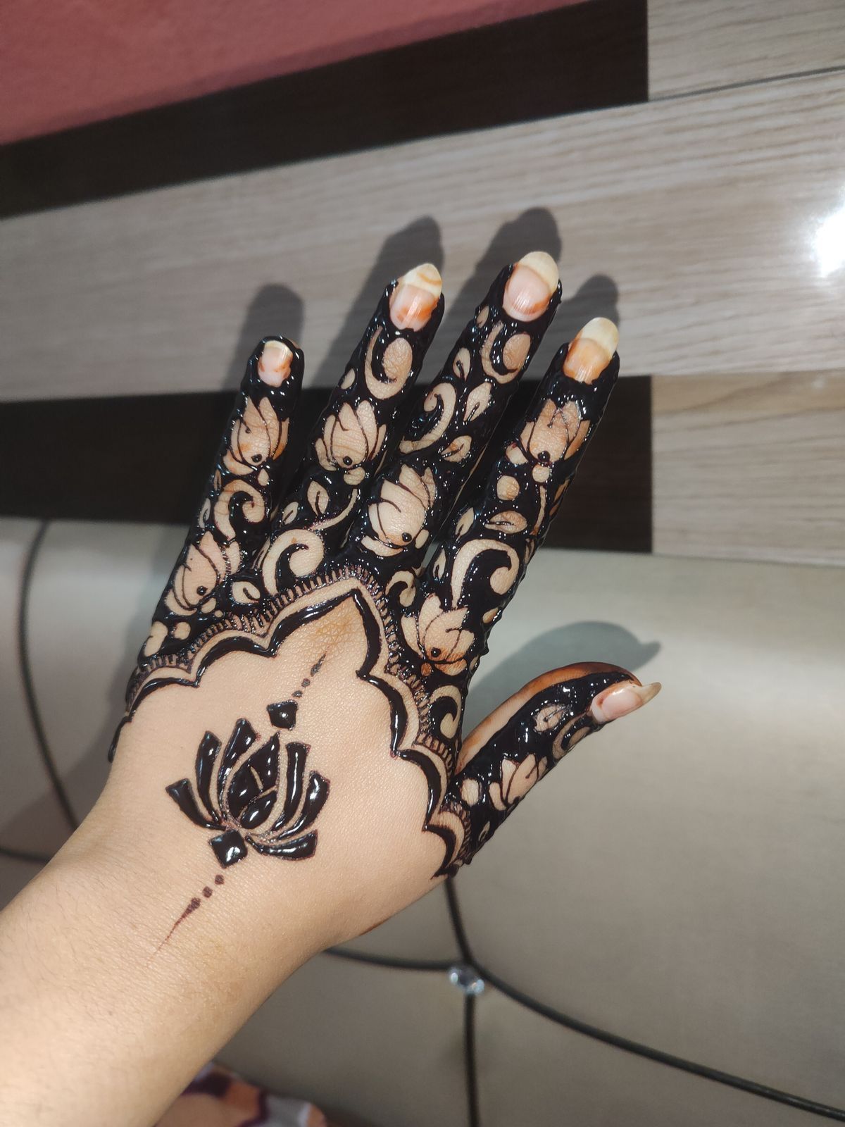 instagram mehndi design back hand