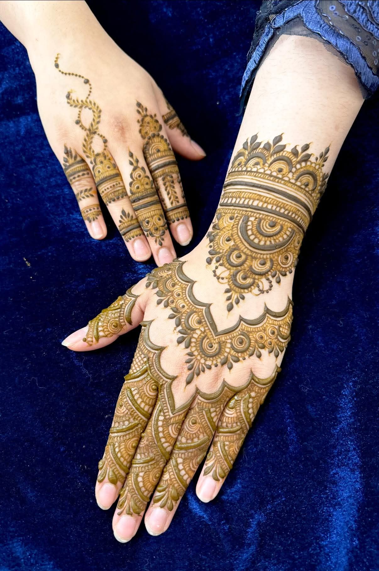 instagram mehndi design back hand