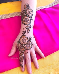 instagram mehndi design back hand