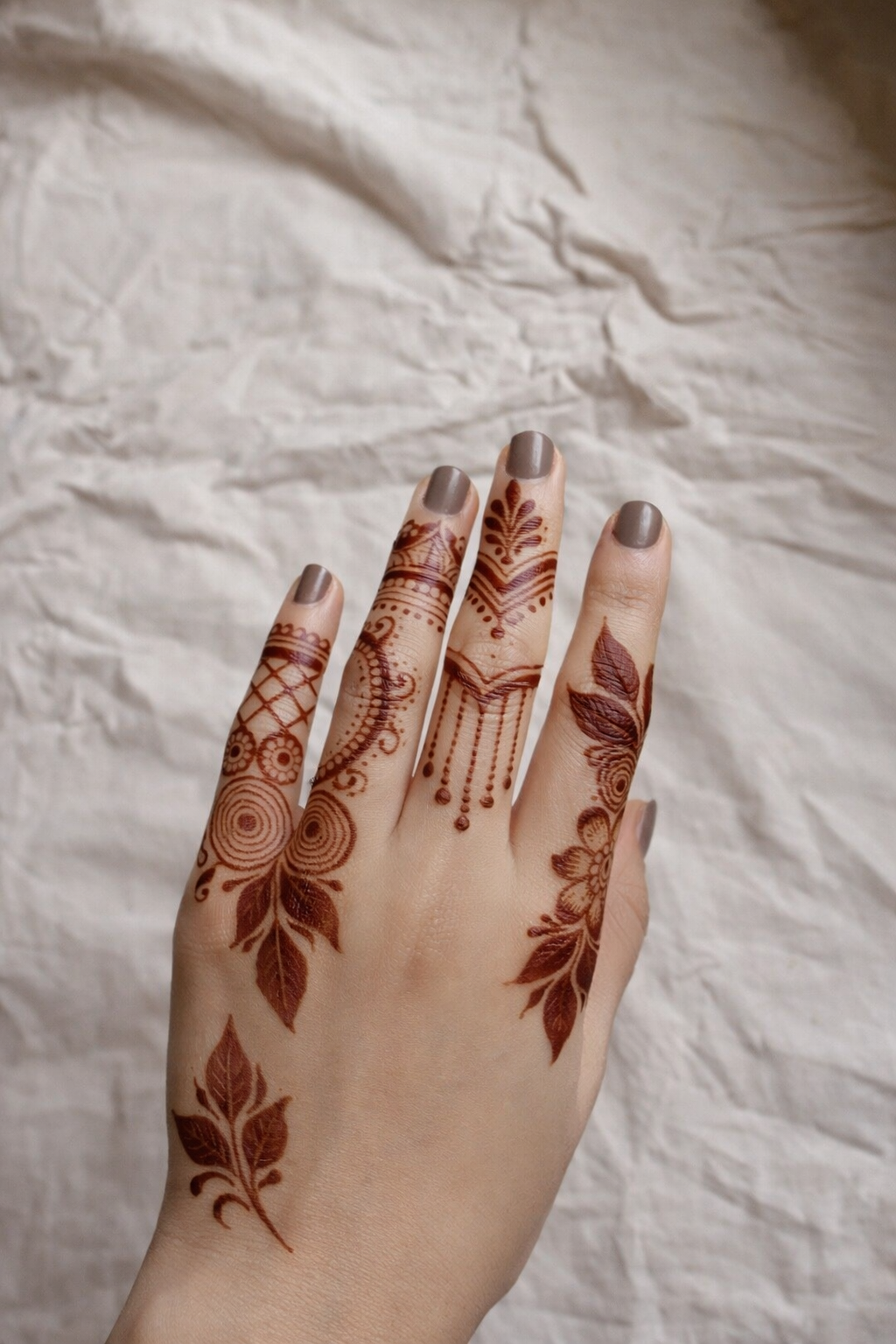 instagram mehndi design back hand