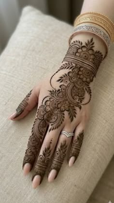 instagram mehndi design back hand