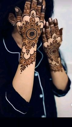 instagram mehndi design back hand