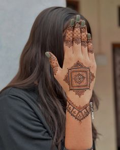 instagram mehndi design back hand
