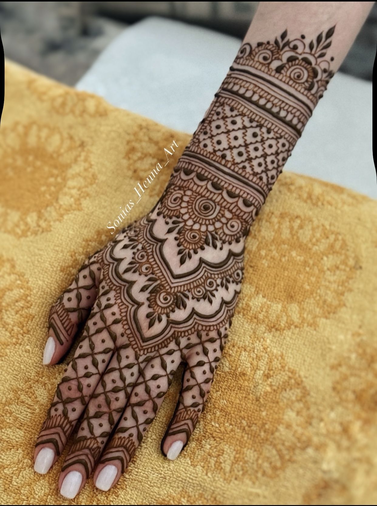 instagram mehndi design back hand