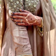 instagram mehndi design back hand