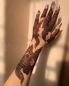 instagram mehndi design back hand