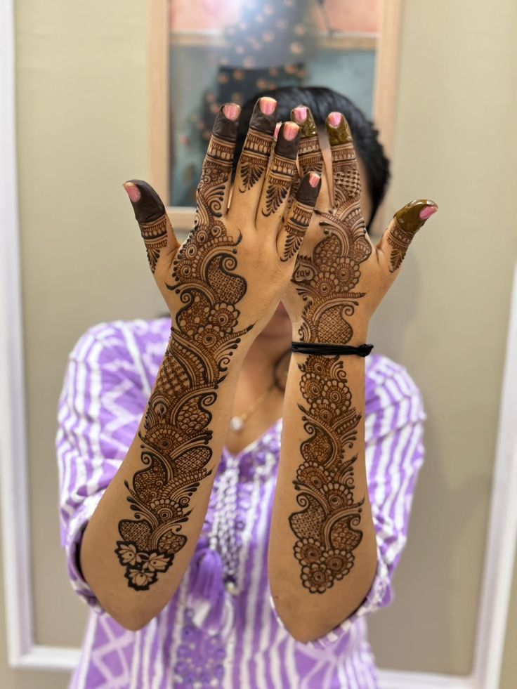 instagram mehndi design back hand