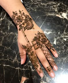 instagram mehndi design back hand