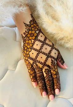 instagram mehndi design back hand