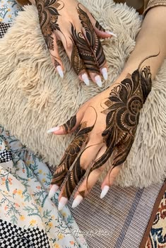 instagram mehndi design back hand