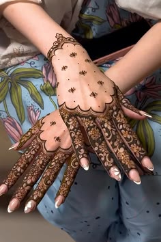 instagram mehndi design back hand