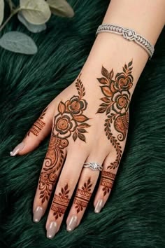 instagram mehndi design back hand