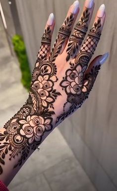 instagram mehndi design back hand