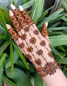 lotus mehndi design back hand