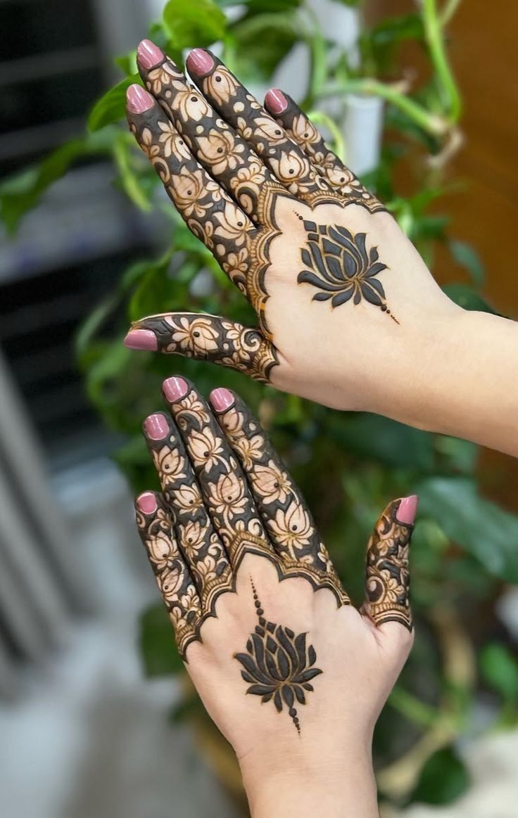 lotus mehndi design back hand