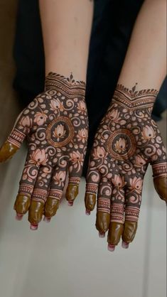 lotus mehndi design back hand