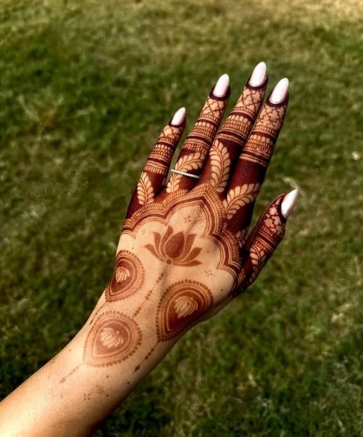 lotus mehndi design back hand