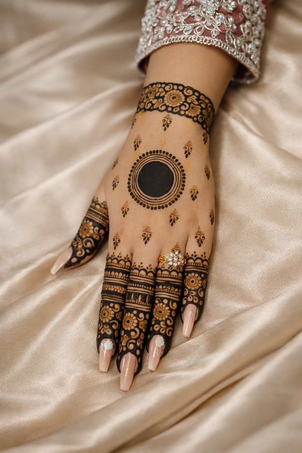 pakistani mehndi design back hand