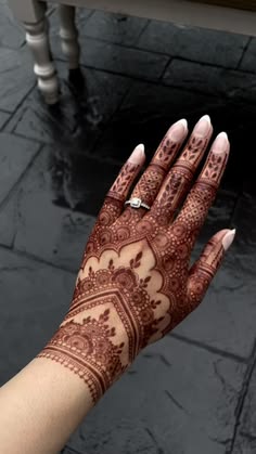 pakistani mehndi design back hand