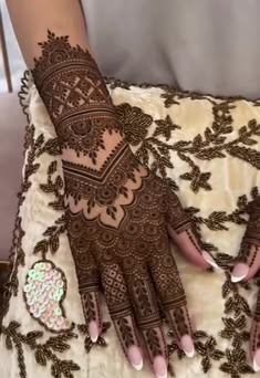 pakistani mehndi design back hand