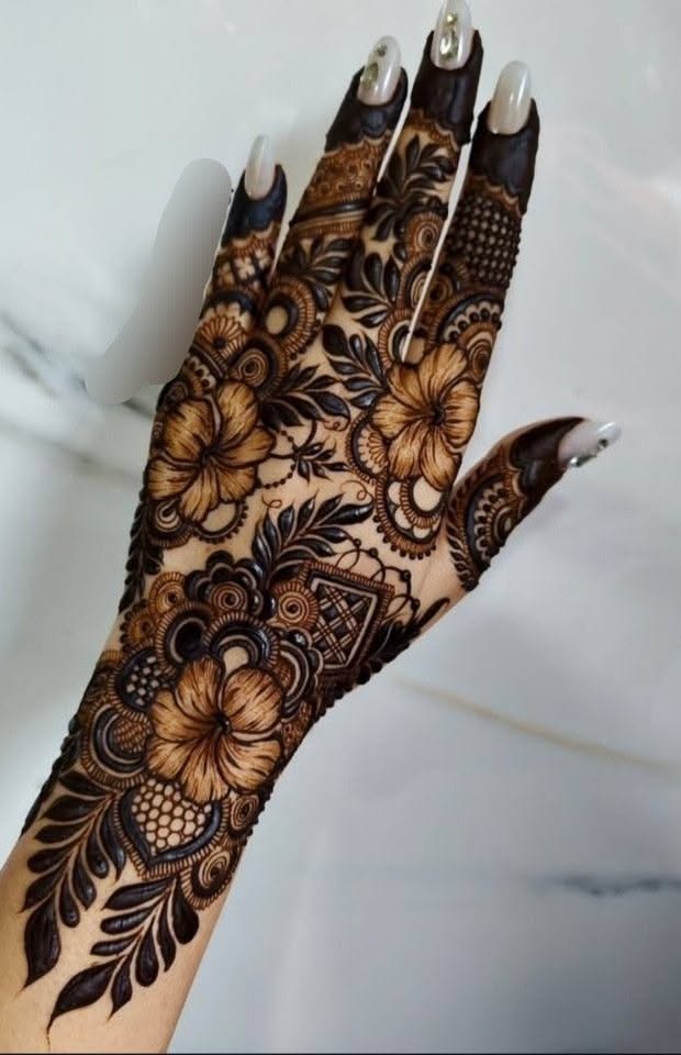pakistani mehndi design back hand
