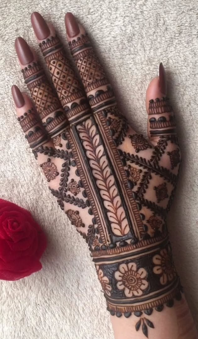 pakistani mehndi design back hand