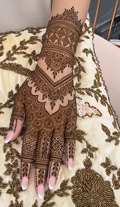 pakistani mehndi design back hand