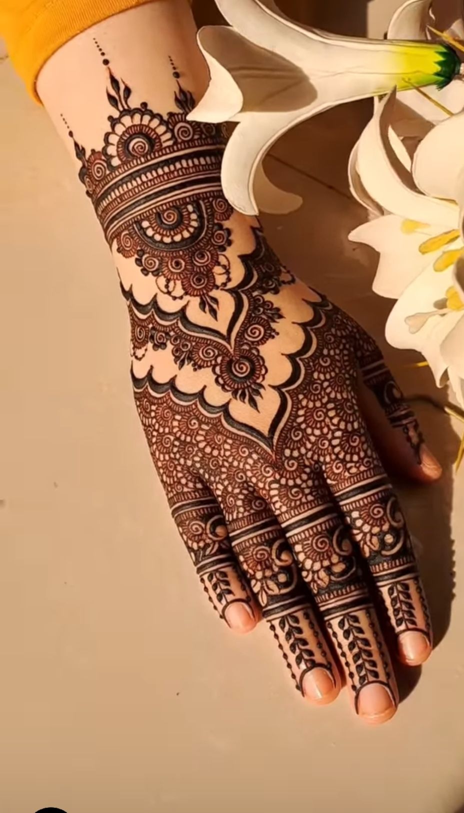 pakistani mehndi design back hand