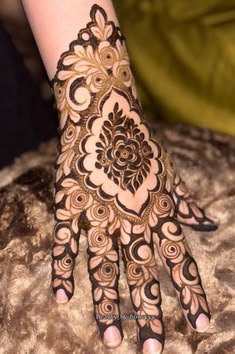 pakistani mehndi design back hand