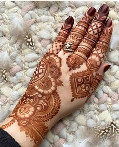 pakistani mehndi design back hand