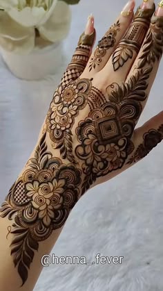 pakistani mehndi design back hand