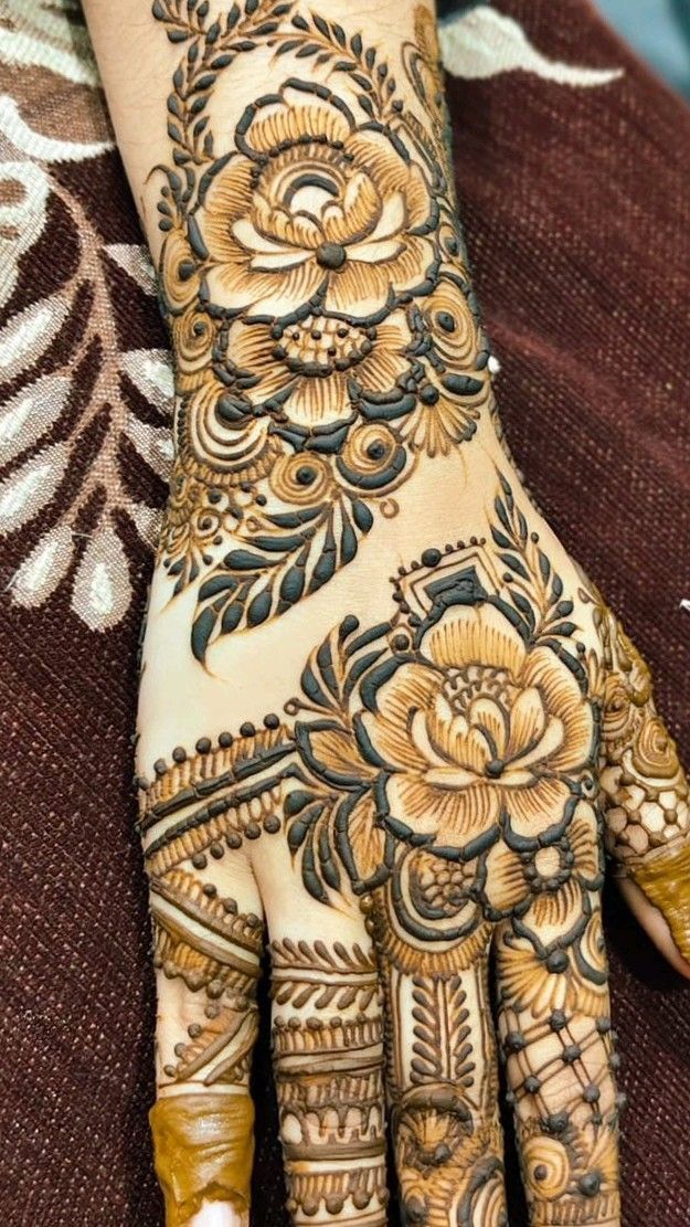 rose mehndi design back hand