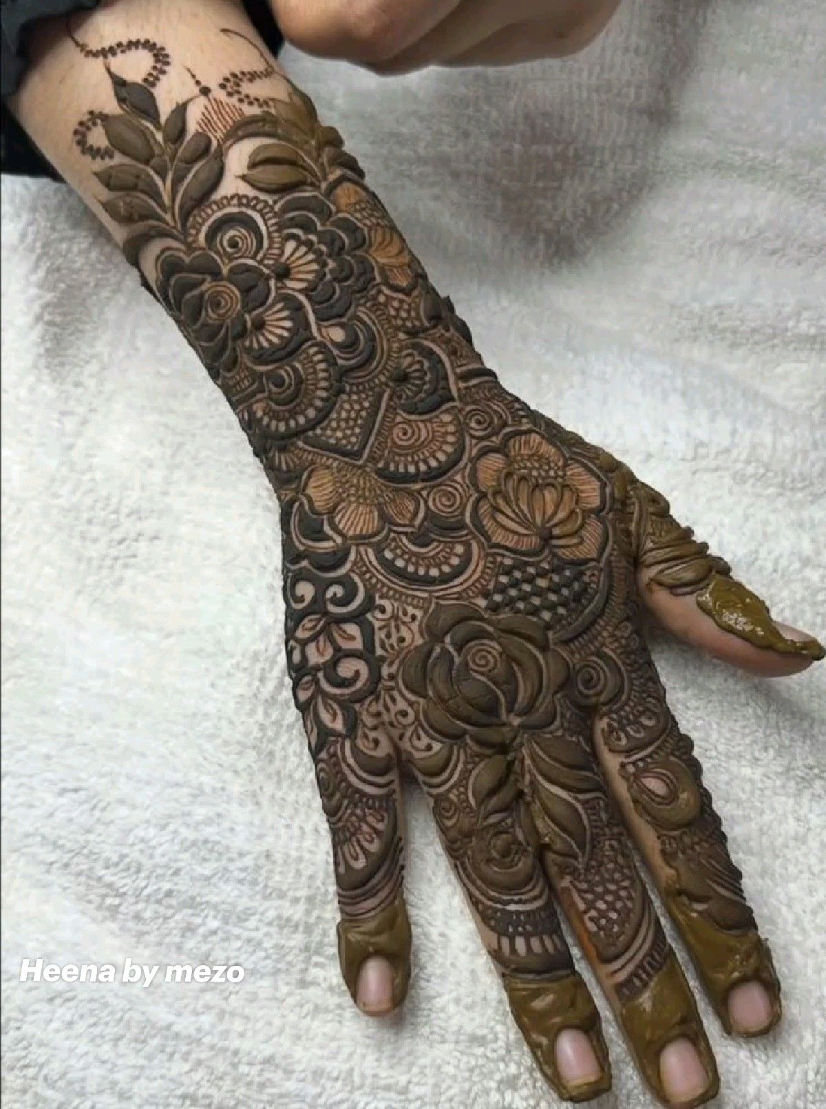 rose mehndi design back hand