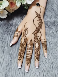 simple mehndi design back hand