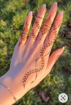 simple mehndi design back hand