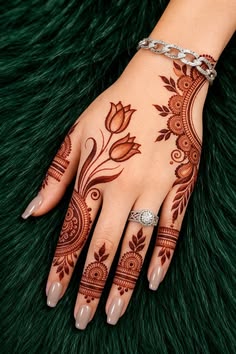 simple mehndi design back hand