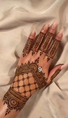 simple mehndi design back hand