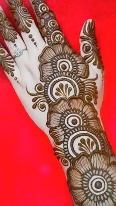 simple mehndi design back hand
