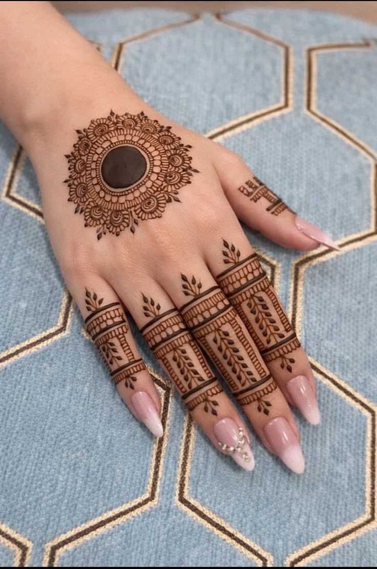 simple mehndi design back hand