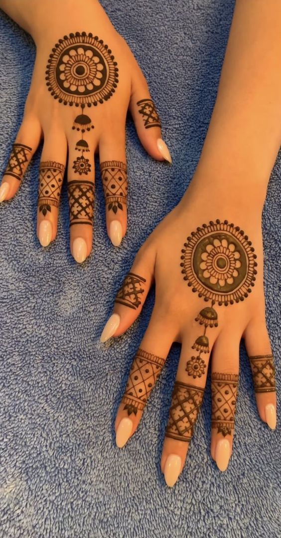 simple mehndi design back hand
