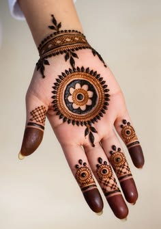 simple mehndi design photo front hand