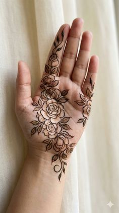 simple mehndi design photo front hand