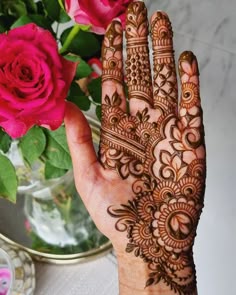 simple mehndi design photo front hand