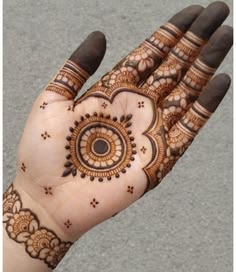 simple mehndi design photo front hand