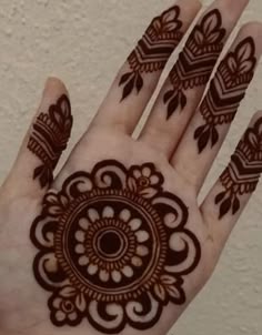 simple mehndi design photo front hand