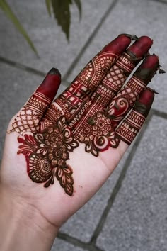 simple mehndi design photo front hand
