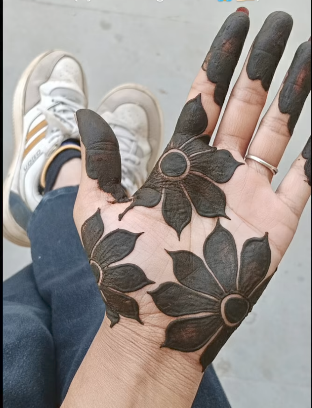 simple mehndi design photo front hand